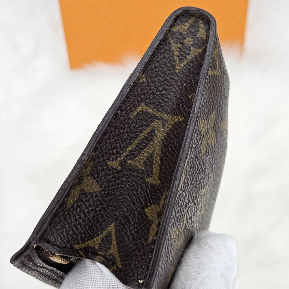 Louis Vuitton Monogram Toiletry Pouch 17 - Picture 15 of 17